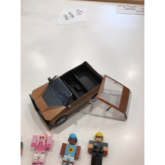 Roblox toy car with 4 action figures - Picture 3 of 4